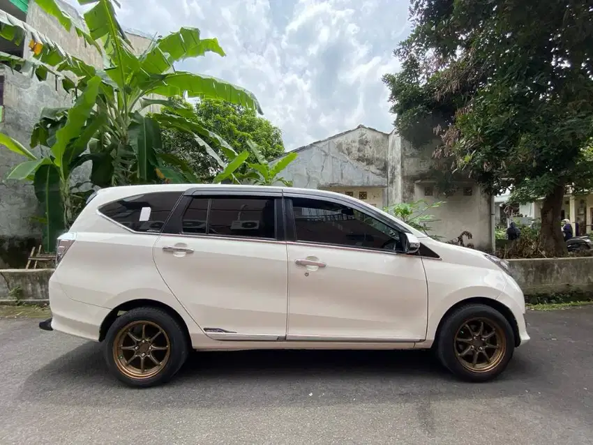 Daihatsu Sigra R Deluxe AT Matic