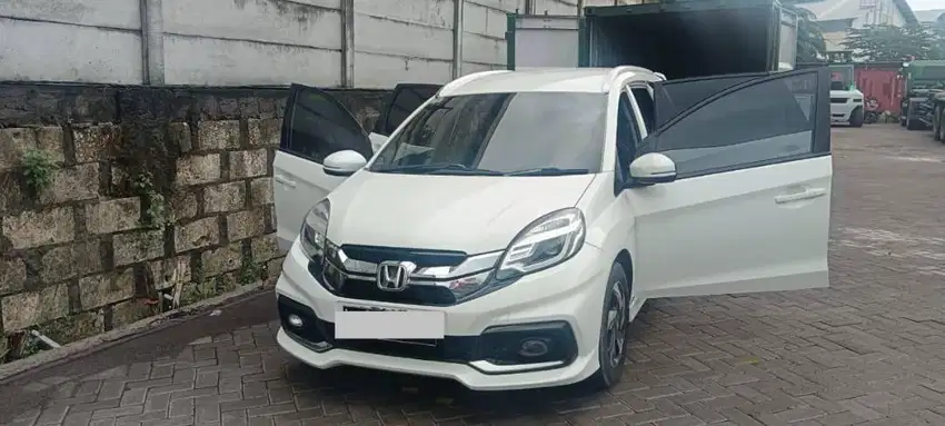 Mobilio RS 2016 Automatic  Putih Ex Manager Wanita