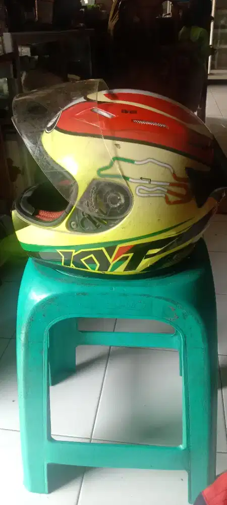 Helm kyt , kondisi 75 persen