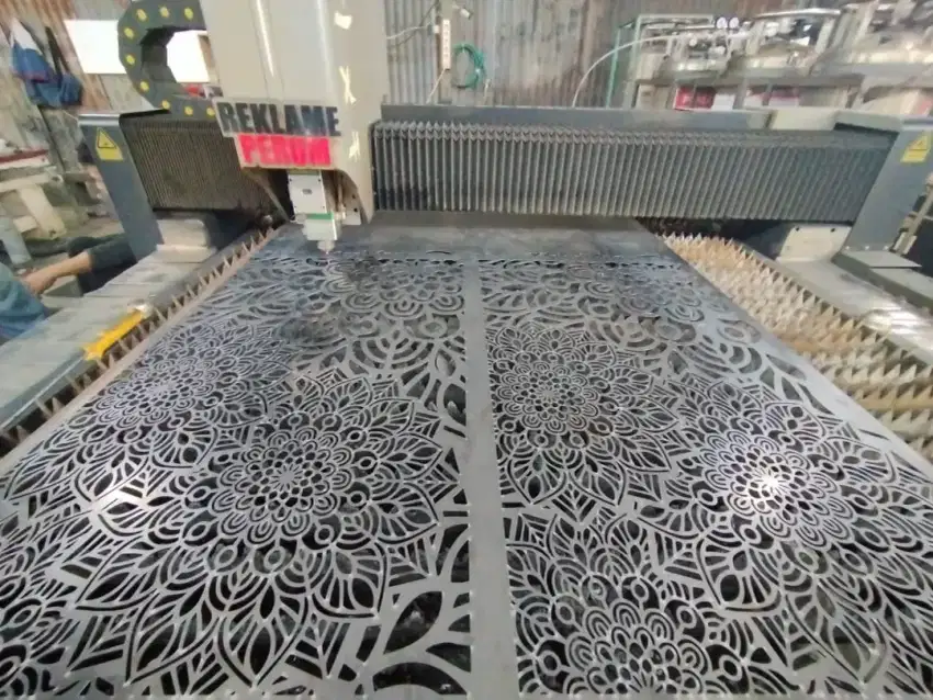 LASER CUTTING METAL &NON METAL SIAP POTONG SEMUA JENIS BAHAN