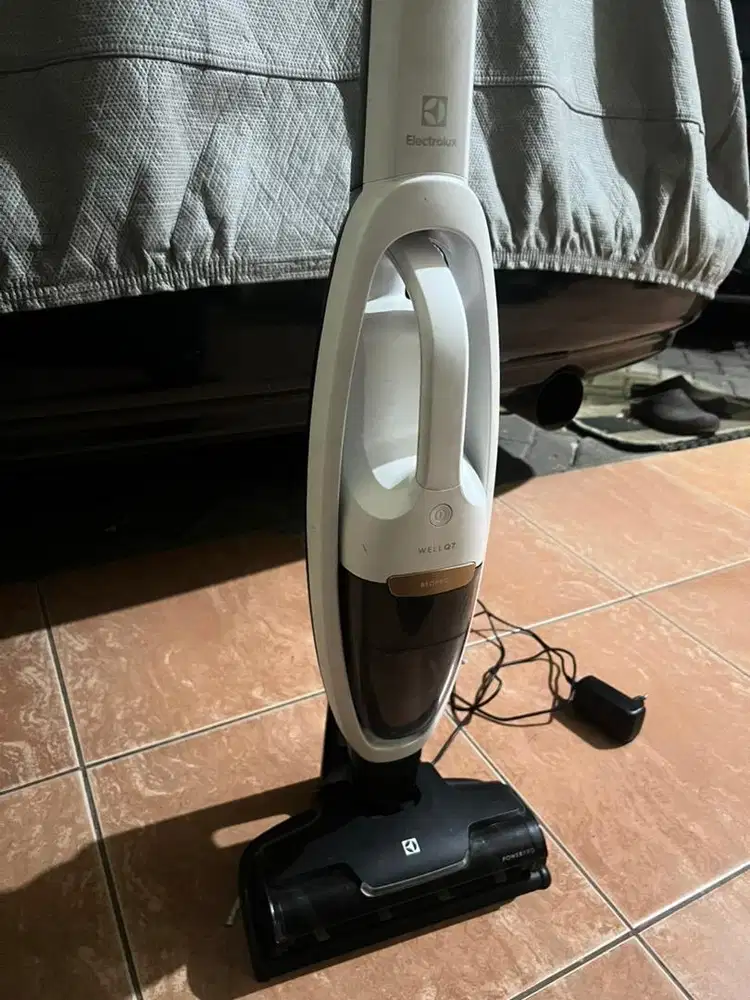 Electrolux Vacum Cleaner WQ71-2BSWF Cordless Well Q7 Fullset LikeNew