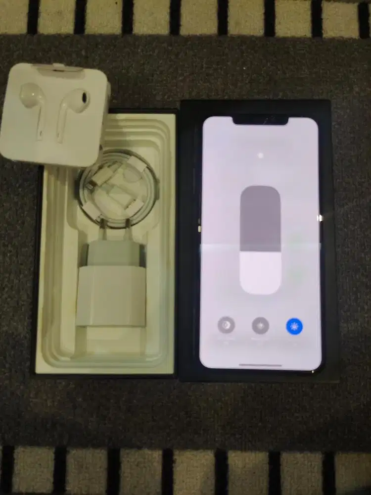 Dijual Iphone 11 Promax 64GB Grey Mulus Lengkap Resmi Ibox