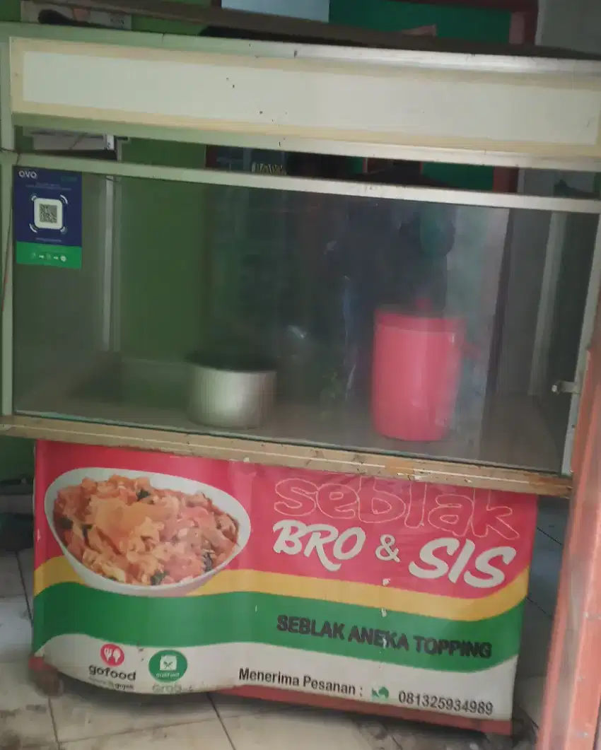 Booth (etalase allumunium) bekas jualan seblak