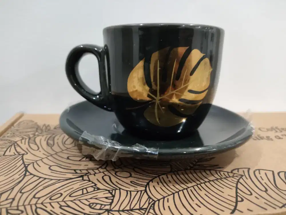 Cangkir Kopi Golden Leaf