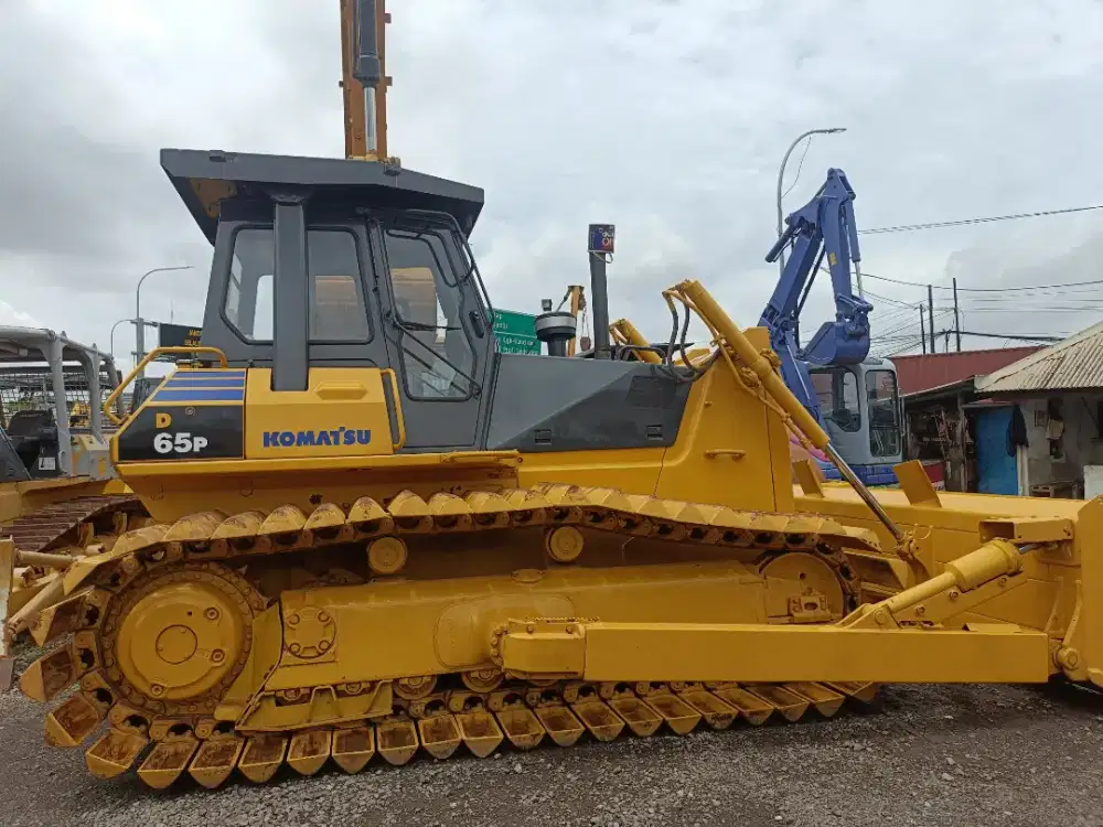 Komatsu buldozer d65p-12