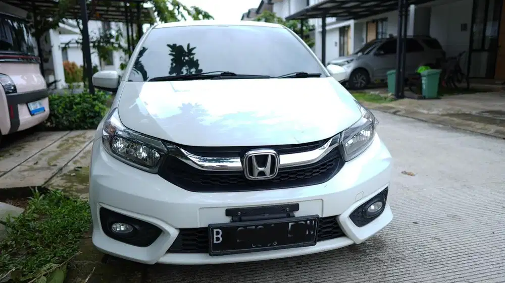 Honda Brio Satya E Putih ( Spoiler sudah upgrade ke RS )