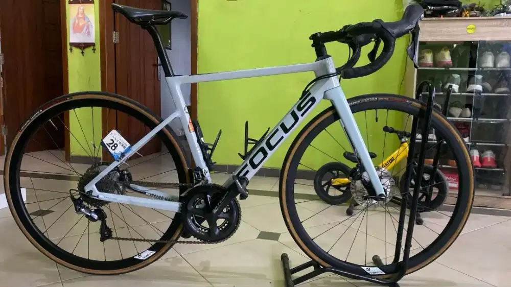 Sepeda Road Bike Focus