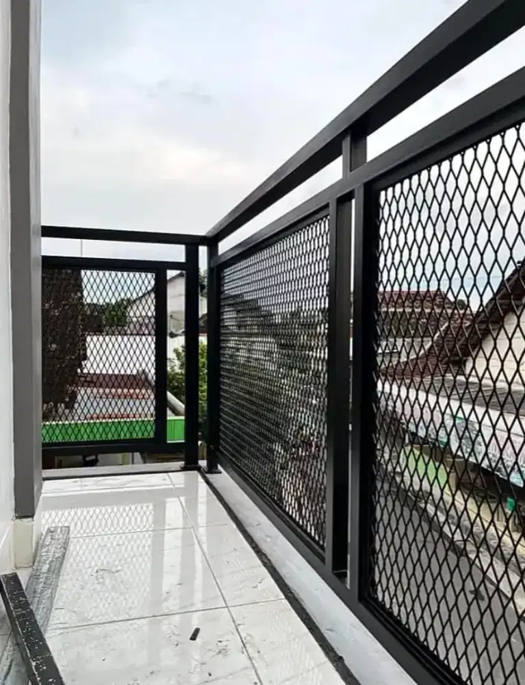 balkon expended pagar expended korporas