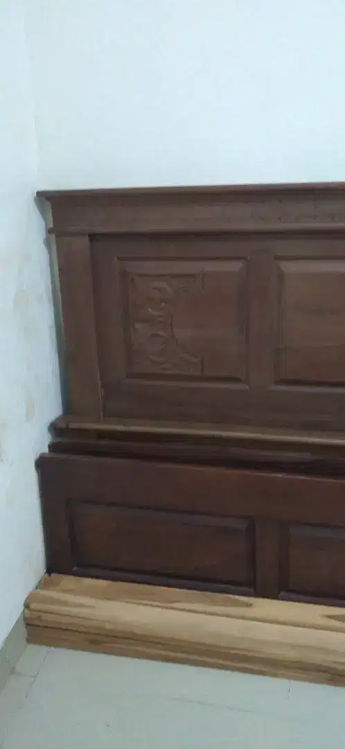 Ranjang kayu jati