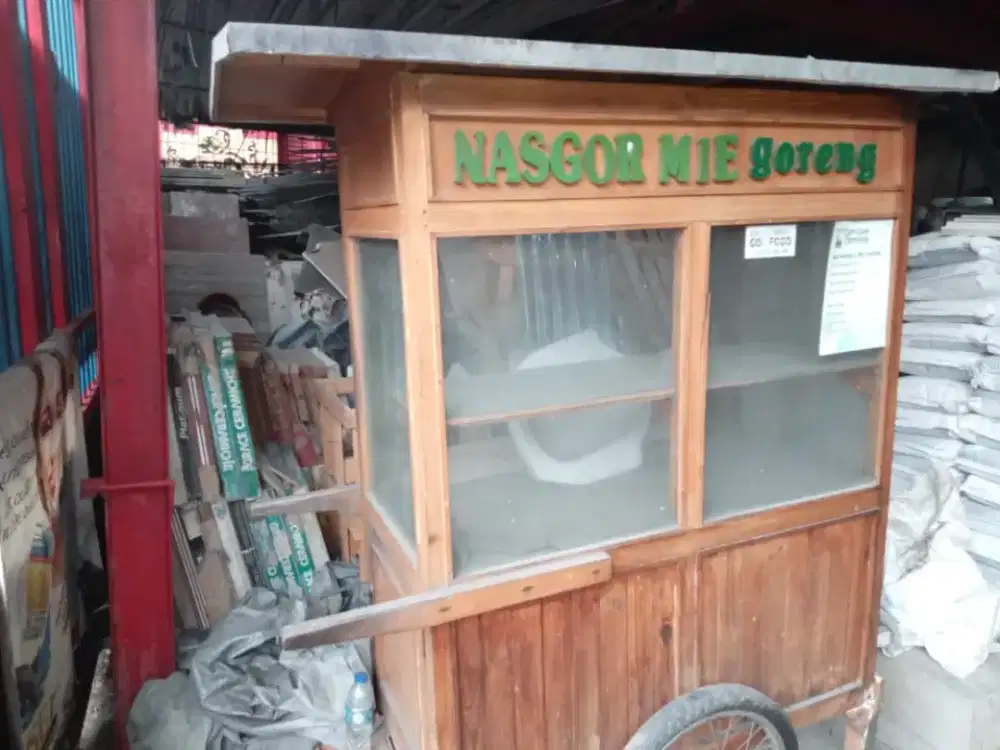 Gerobak mie ayam dan nasi goreng