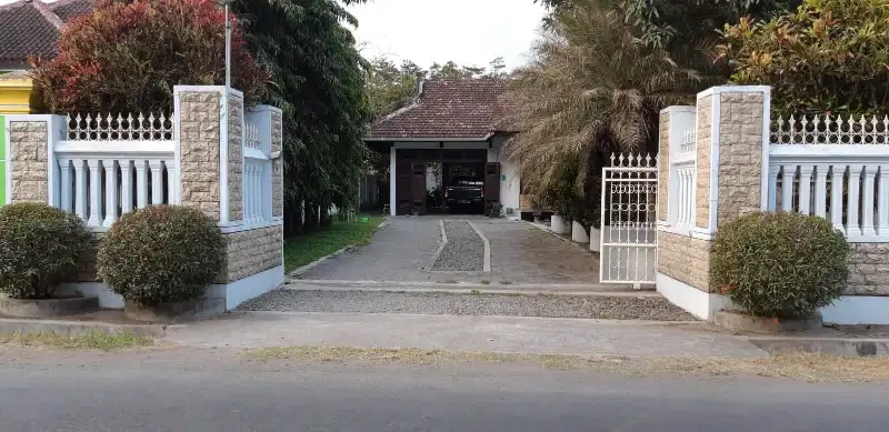 JUAL CEPAT RUMAH KLASIK BATAS KOTA BLITAR