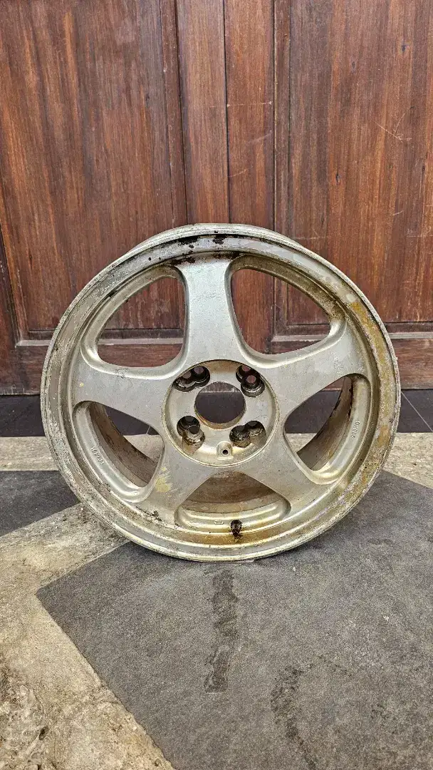 Jual velq Ring 16 lebar, PCD 143 - 100 ada 2 jenis Lobang