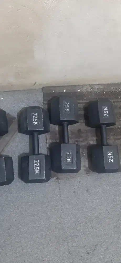 Dumbell ukuran berat mulai 22,5 kg sampai 32,5 kg
