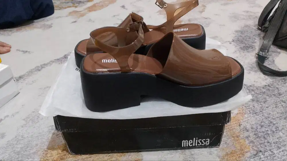 Sendal wanita merek melissa