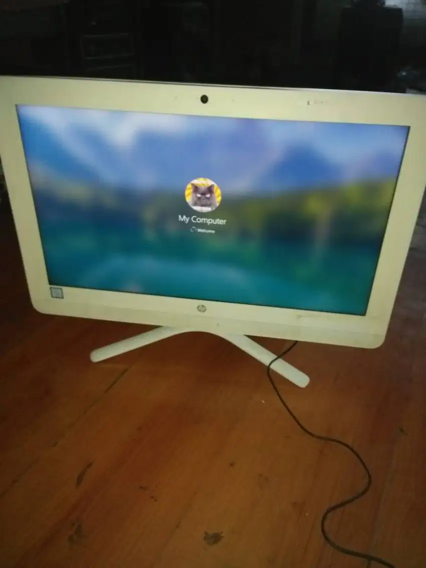 PC All In One Hp Core i3 gen 6 putih