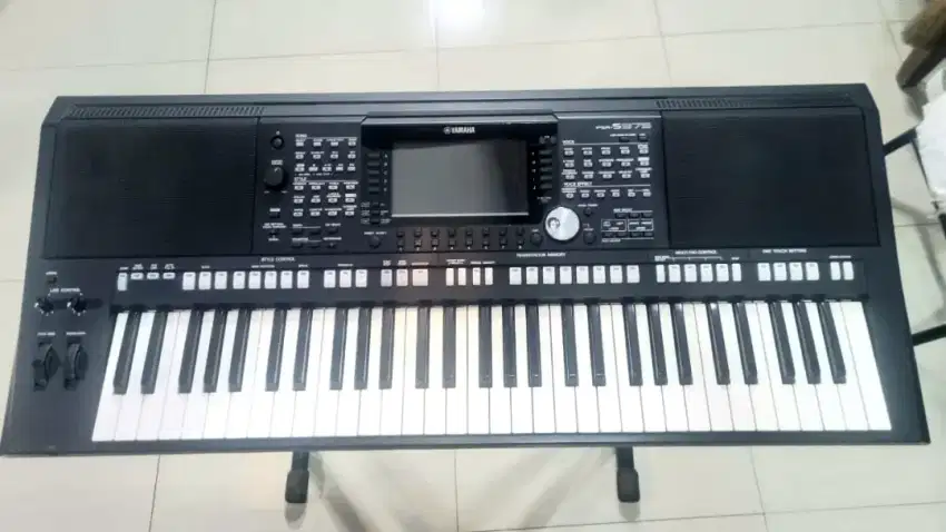 YAMAHA PSR S975