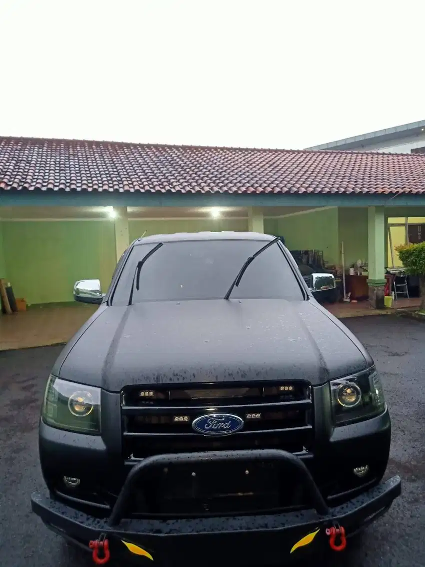 Ford Ranger XLT 2.5L 4X2 Matic Langka