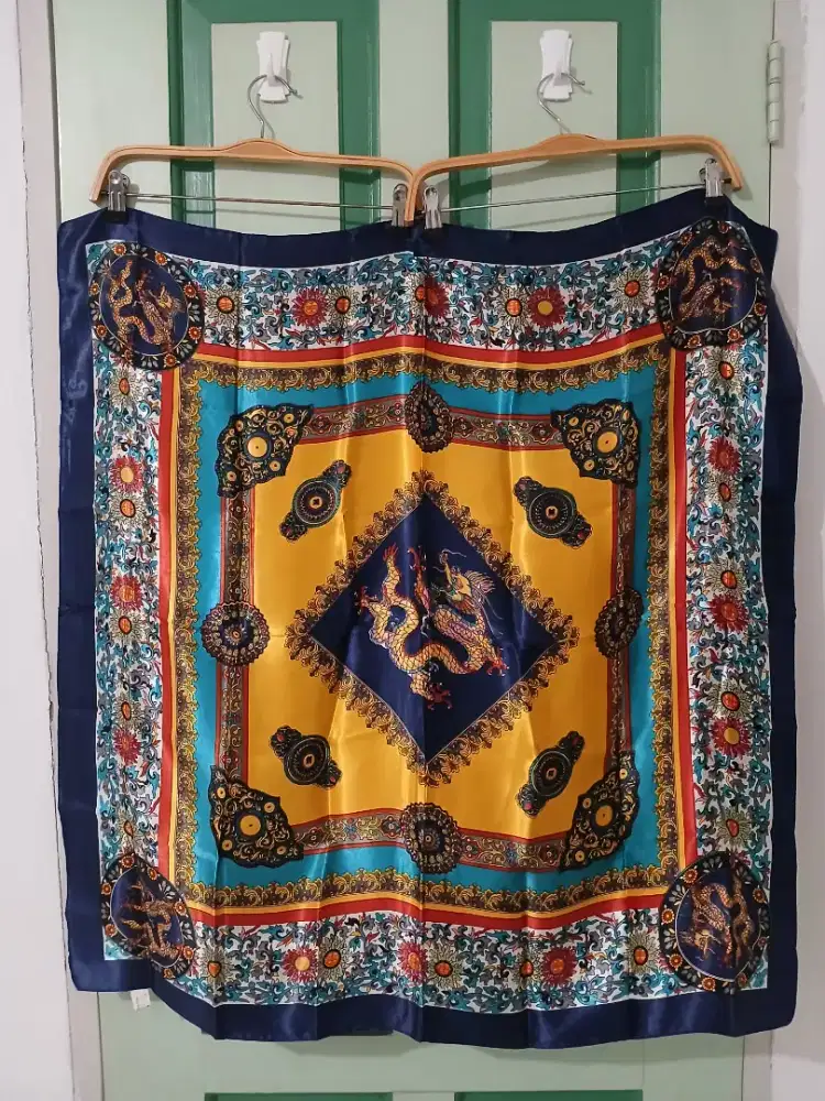 DIJUAL SELENDANG/SYAL/TUDUNG KEPALA BAHAN SATIN HALUS , BARU .