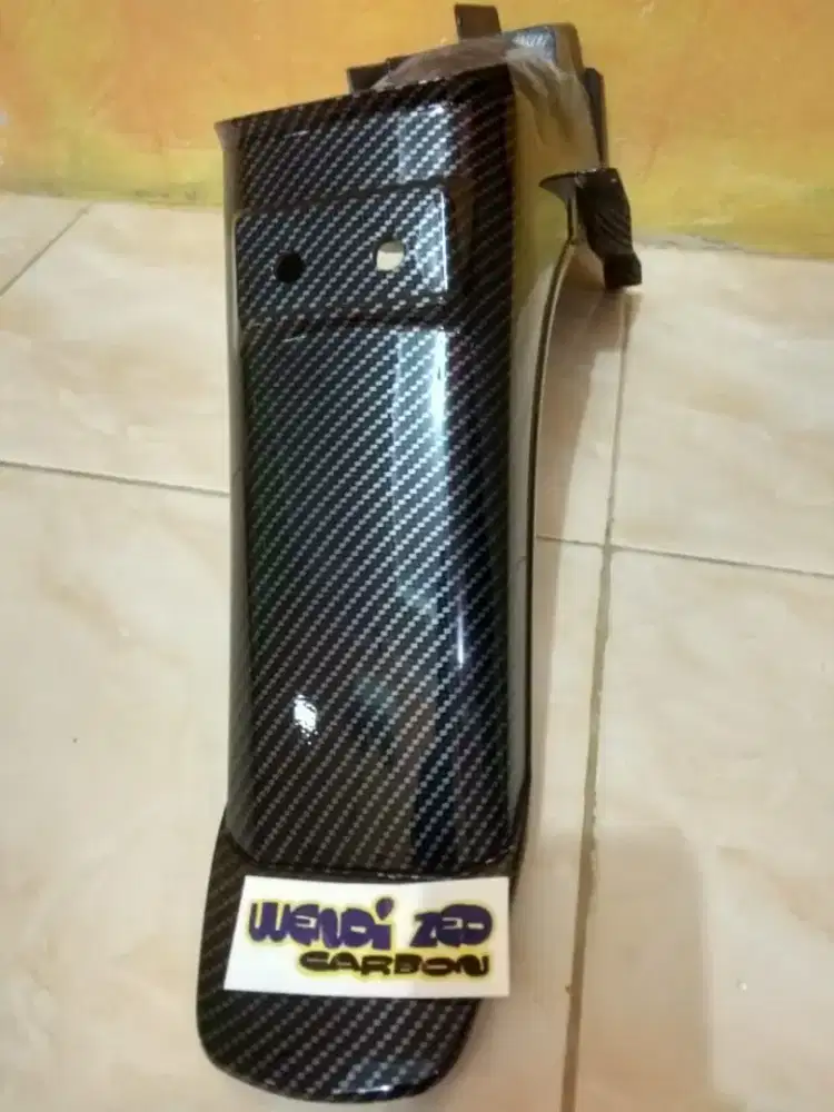 Spakbor belakang yamaha F1ZR carbon hitam