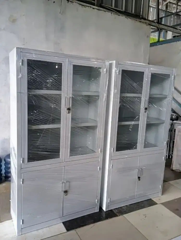 lemari obat 2 pintu
