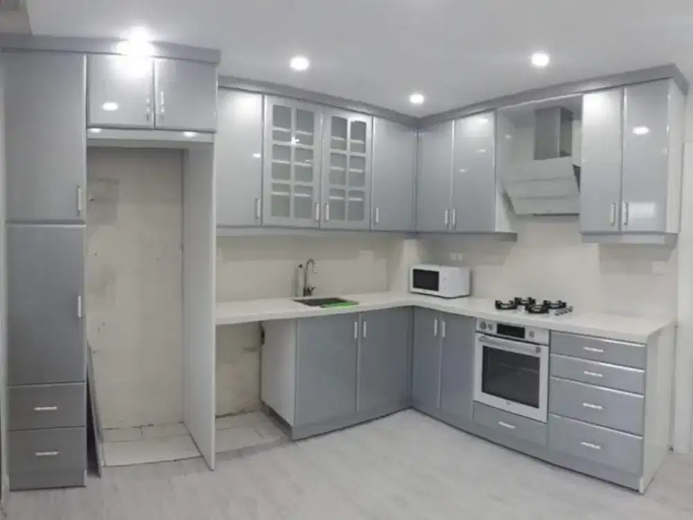 Kitchen set minimalis bisa castm sesuai kebutuhan