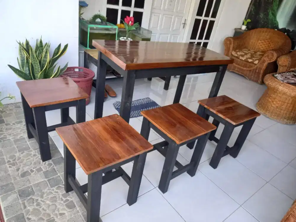 Meja dengan kursi, untuk warung kopi Cafe, warung makan resto, kios