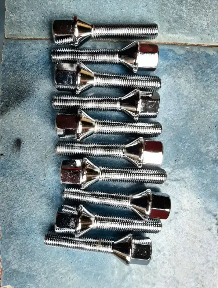 Baut roda MERCY atau BMW.  Kondisi BARU dan BEKAS
(Ukuran ada difoto)