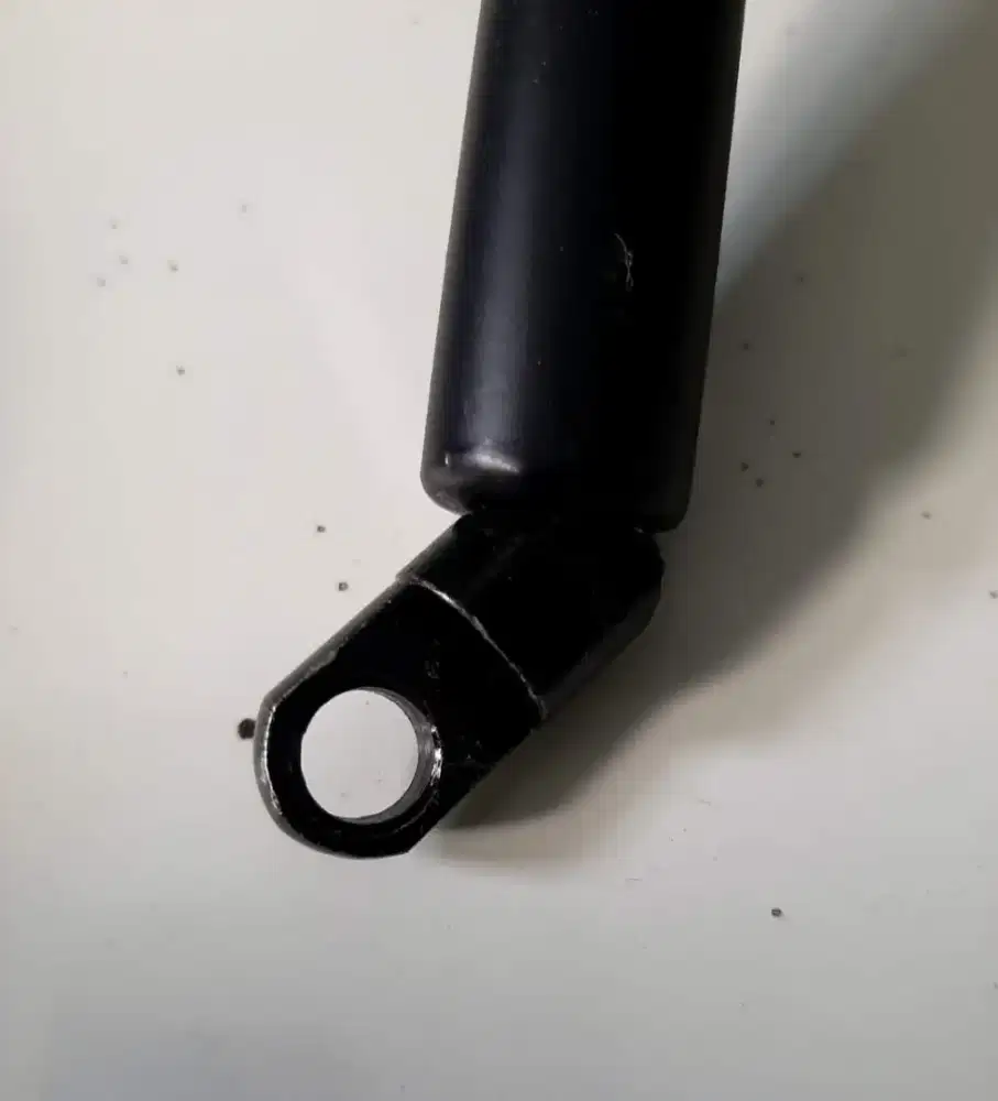 Shock kap bagasi BMW
e39 520i, 528i, 530i

KONDISI BARU..