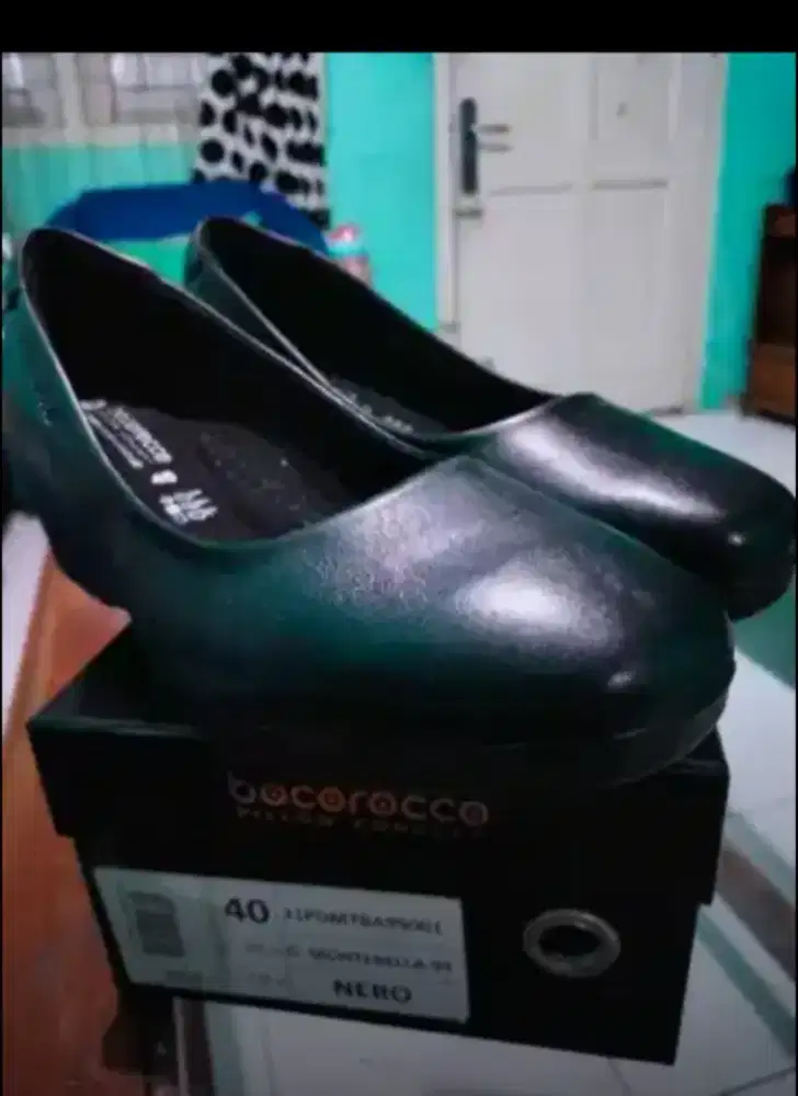 Sepatu bocorocco hitam wanita pillow concept