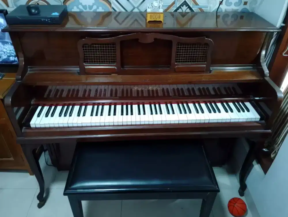Piano klasik bekas