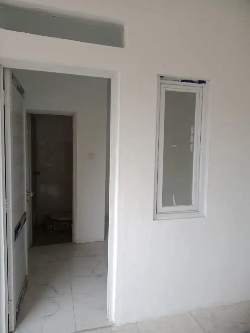 Dikontrakan kamar kos, wc di dalam. Parkiran motor aman.