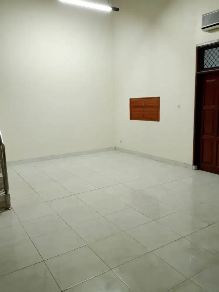 Rumah di Pondok Indah Selangkah ke Mall