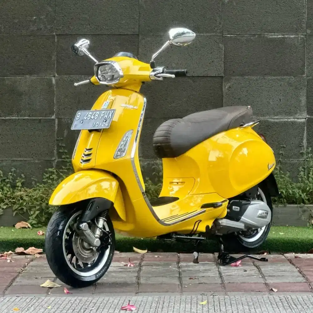 jual cepat Piaggio Vespa Sprint 150 IGET ABS LED 2019 warna Kuning