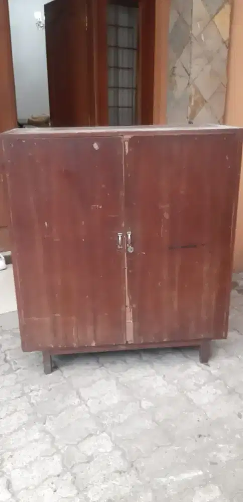 Lemari Kayu Bekas Dua Pintu