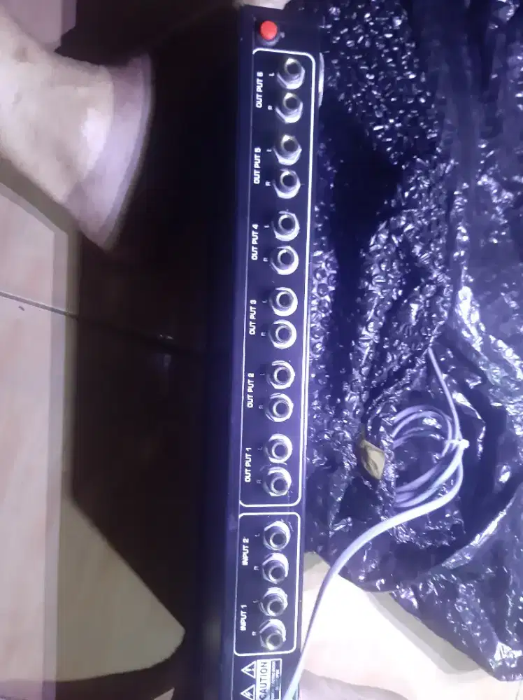 AUDIO DISTRIBUTOR IN 2X2 CH STEREO OUT 7X2 CH STEREO