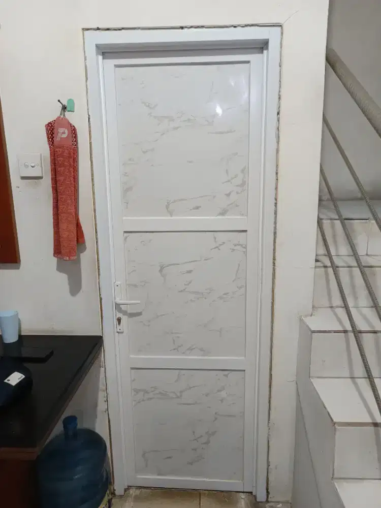 Pintu kamar mandi almunium
