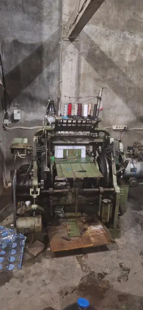 Mesin jahit benang jahit buku