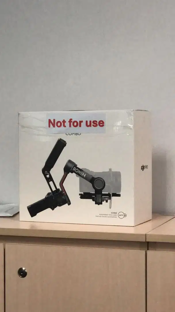 DJI RS3 COMBO Gimbal Stabilizer