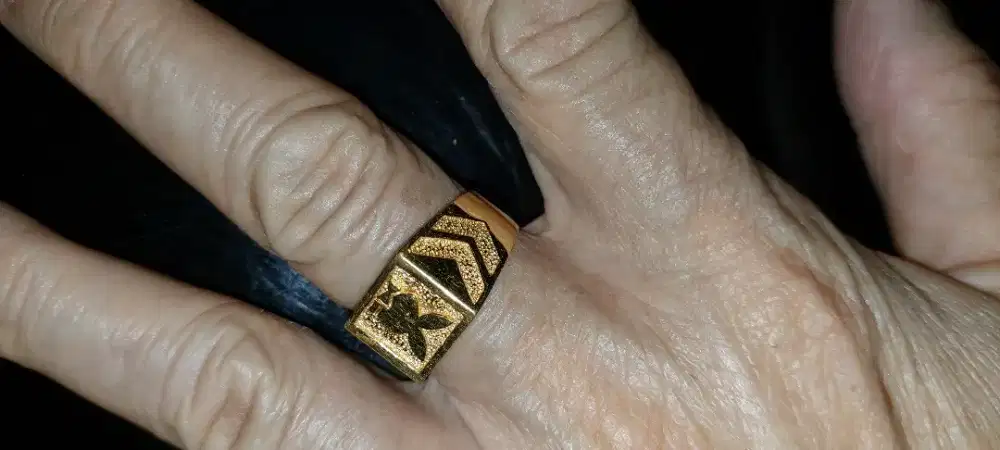 Cincin play boy warna kuning seperti emas