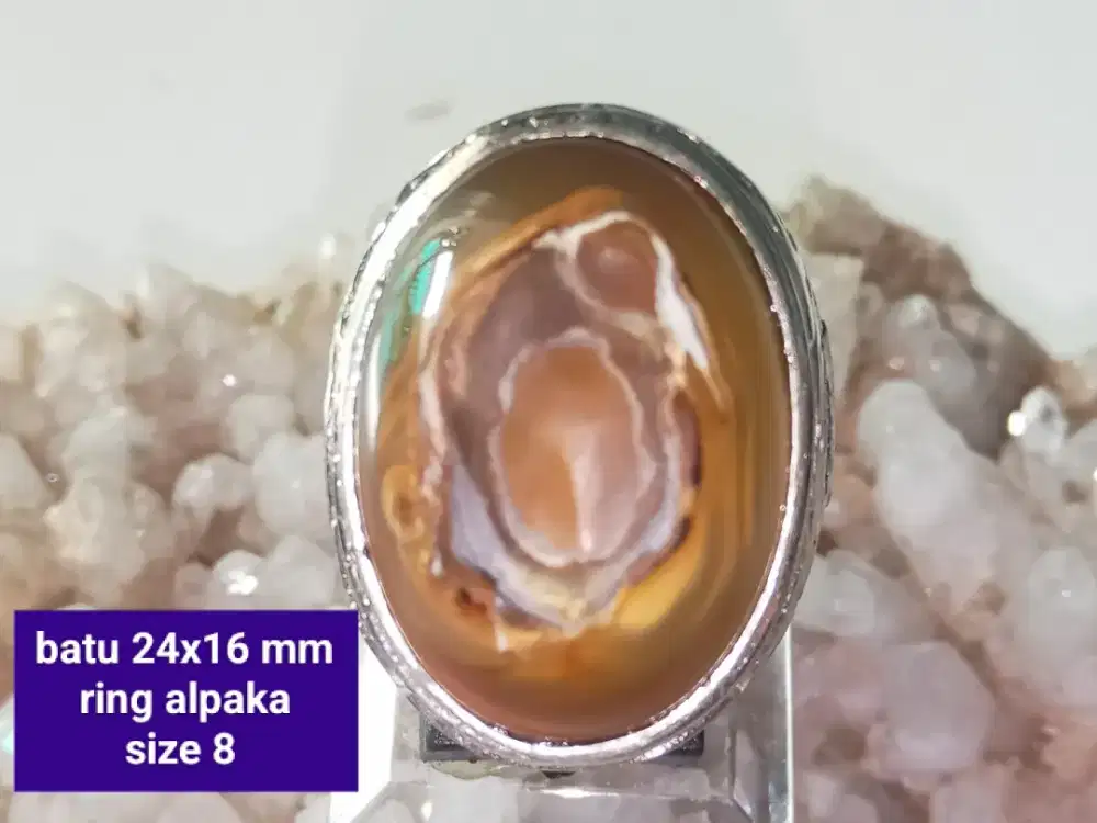 Cincin akik batu sakral