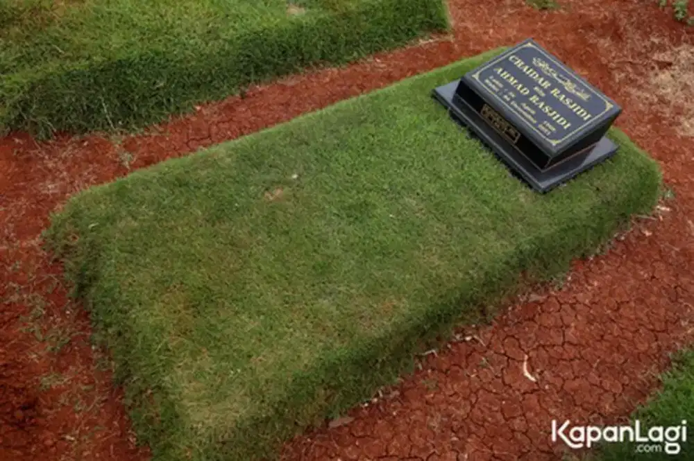 Tukang rumput untuk makam