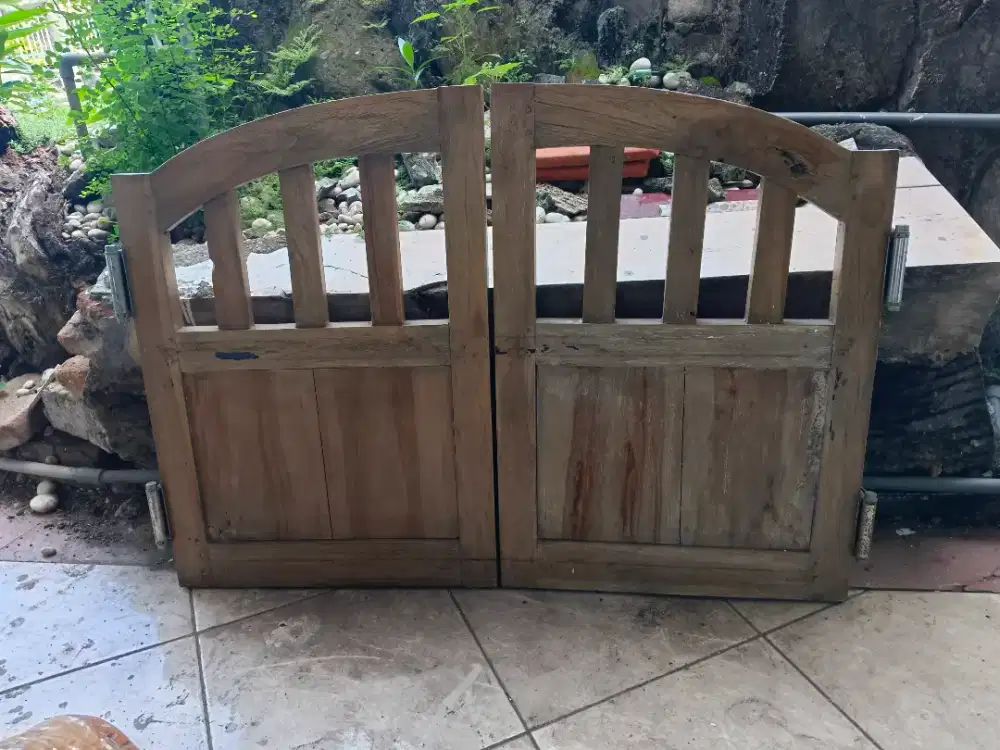 Pintu Jati Pintu Koboi Kupu Tarung