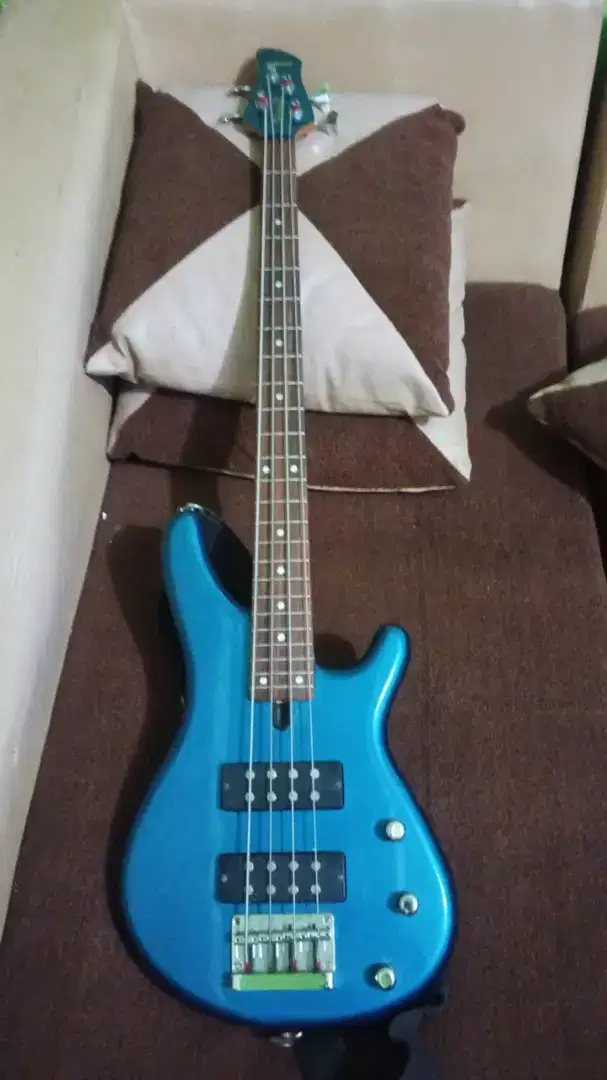 Gitar Bass Yamaha motionB MB45 warna biru metalik Original