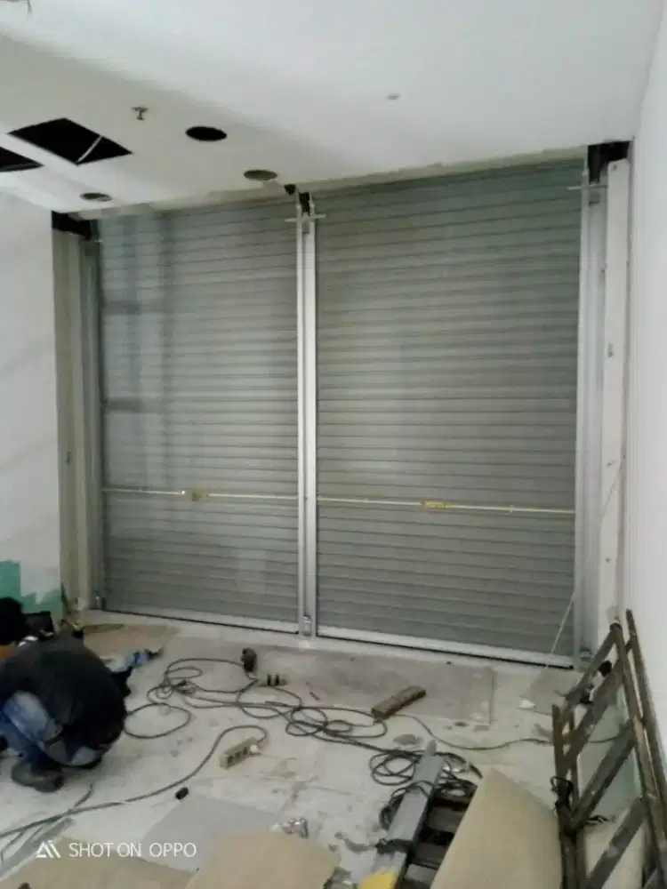 Tukang folding gate rolling door