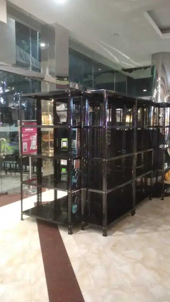 rak besi warna hitam kakoh dan kuat beban berat