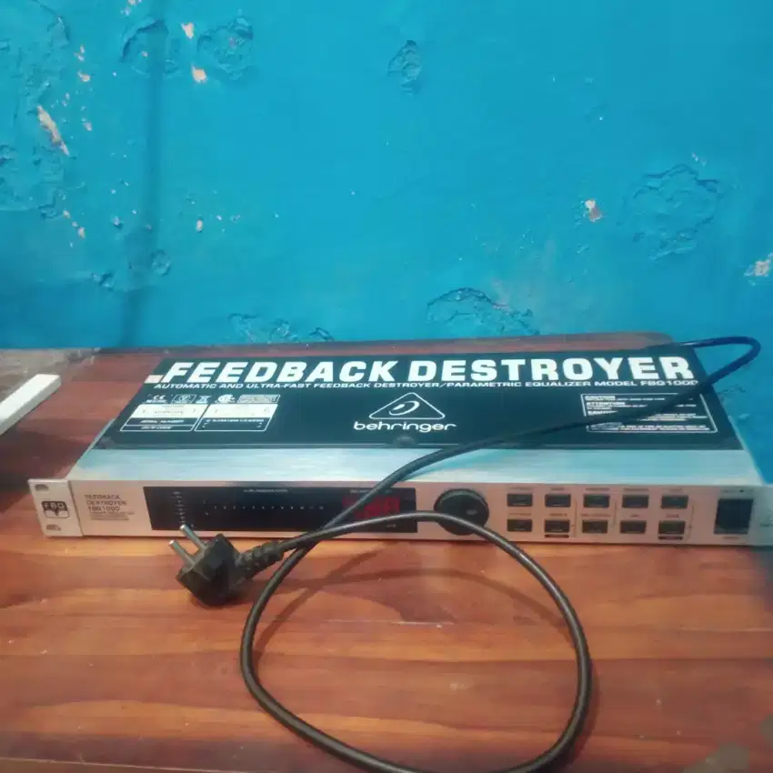 Feedback destroyer