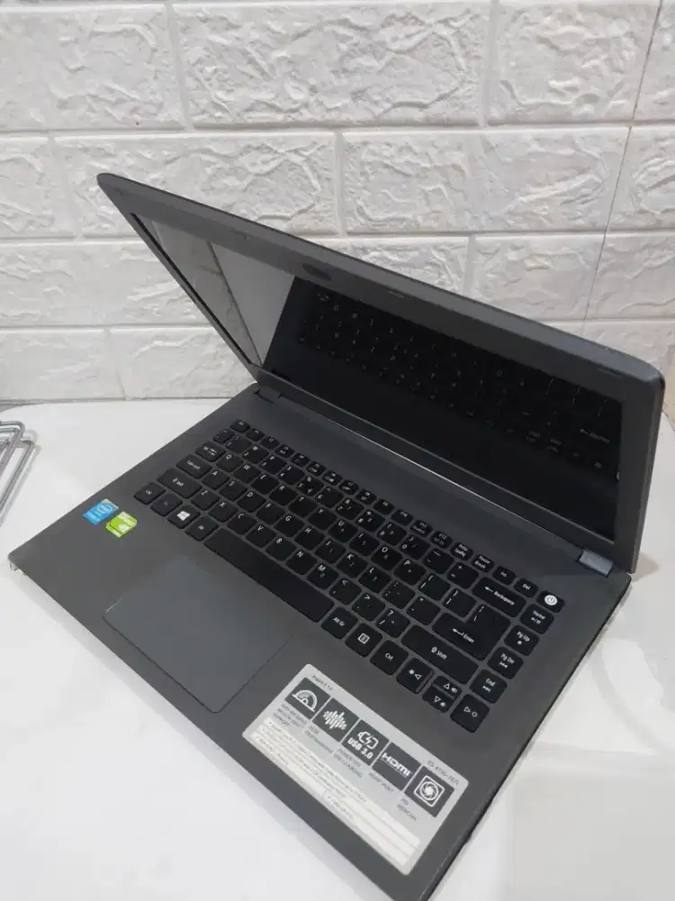 Laptop ACER ASPIRE E14