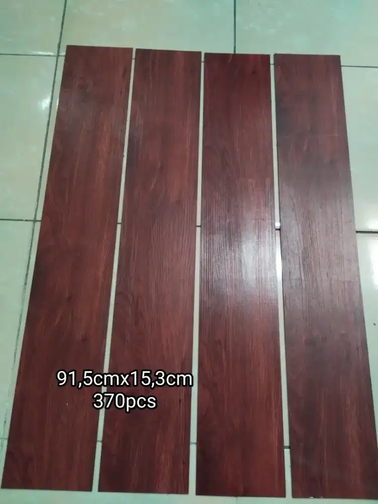 Vinyl lantai 3 mm good condition