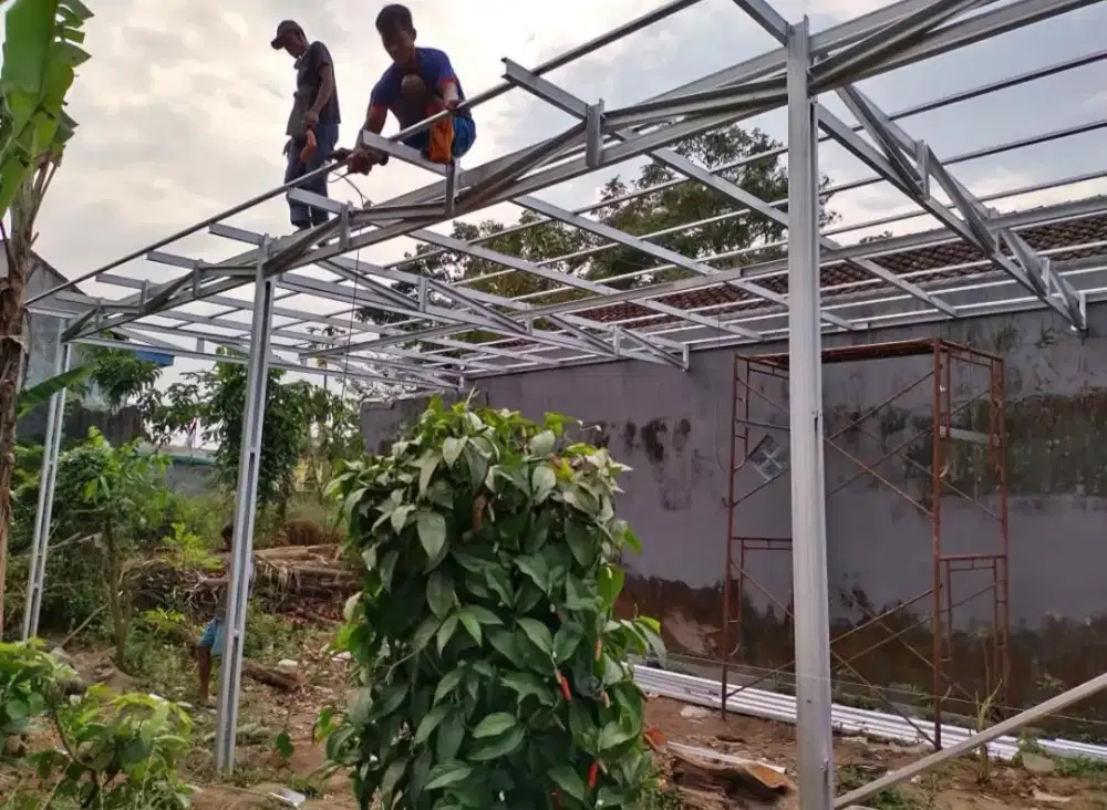 Parkiran dan kanopi bajaringan terpasang