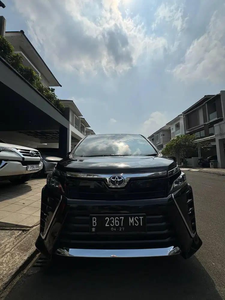 Dijual CEPAT Toyota Voxy 2019